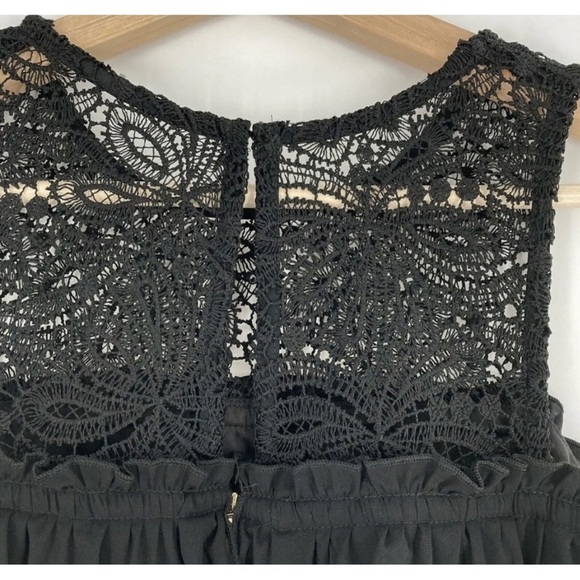 Trina Turk Sz 4 Black Cold Shoulder Crochet Lace Shift Sheath Dress - Picture 9 of 11